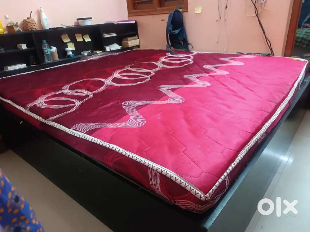 King Size bed with mattress
