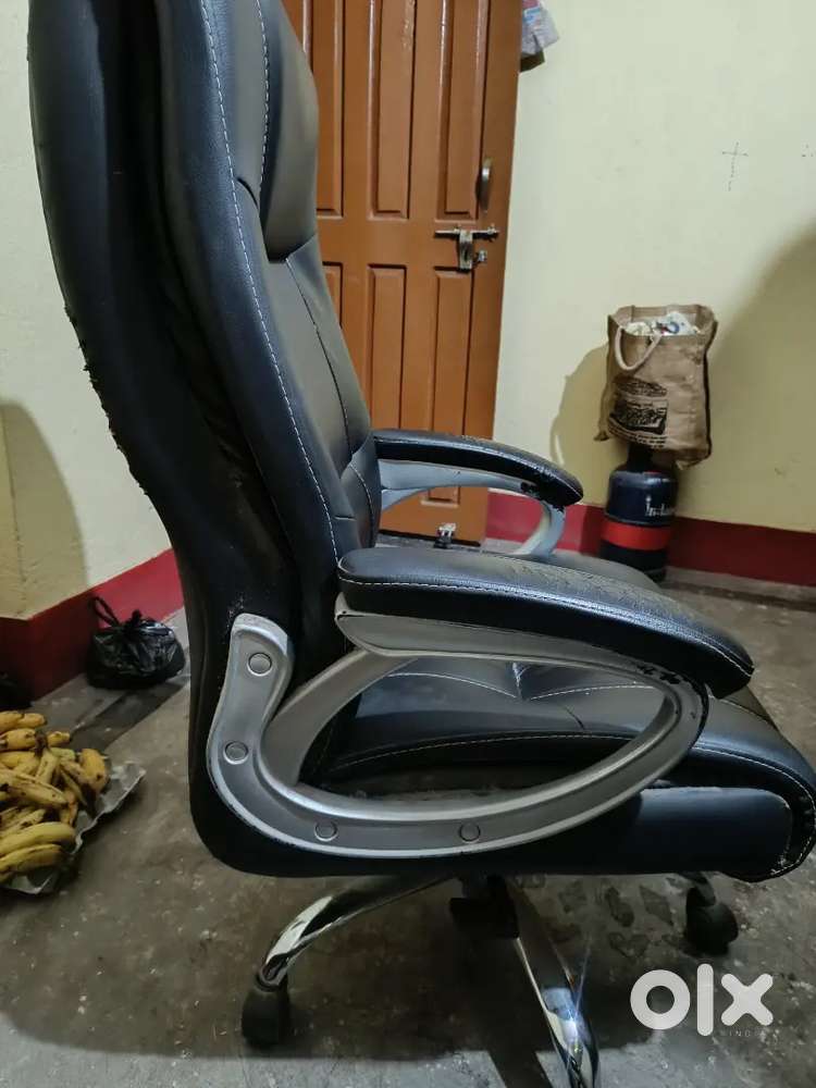 Leather slider chair