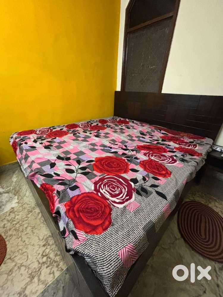 Double bed 6x6, along with mattress