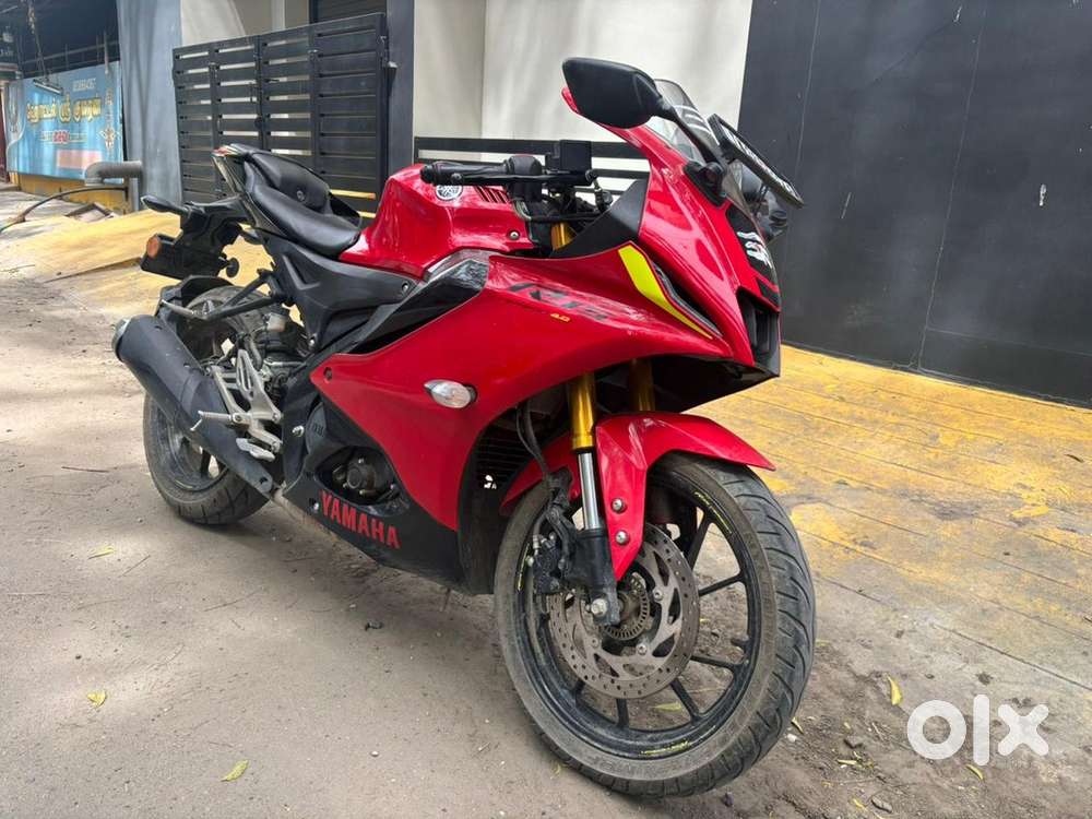 R15 V4 Metalicred