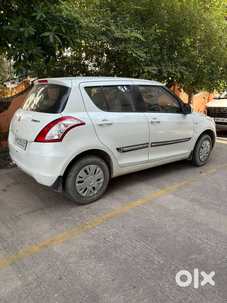 Car pr gst kam hui hai is liye bech rha hun condition acchi hai car ki