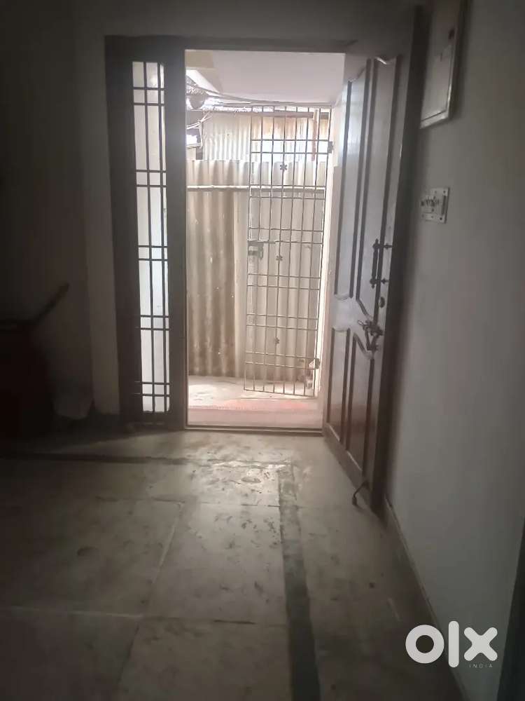 3HOUSES REÑT 50000 AT ALAPAKKAM SUITABLE FOR HOSTEL/OFFICE /GODOWN