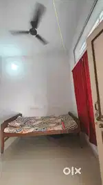 1 room avilable for rent
