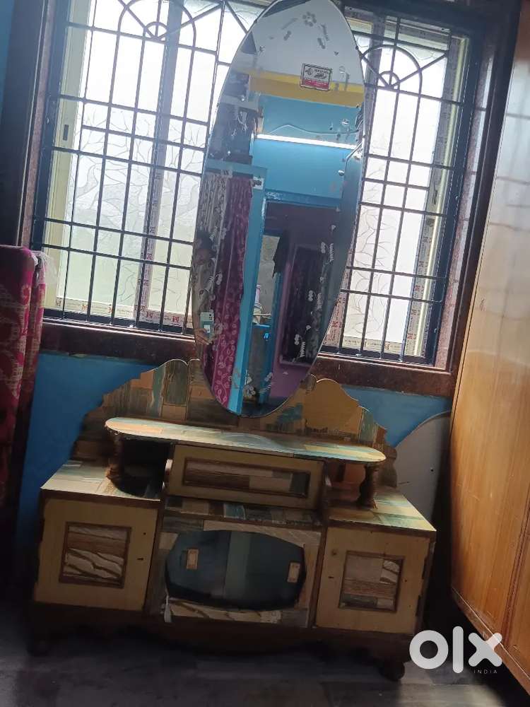 Dressing table
