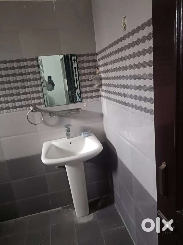 2 BHK  Fully furnished FIRST FLOOR IN WELL MAINTAINED AND GREEN COLONY