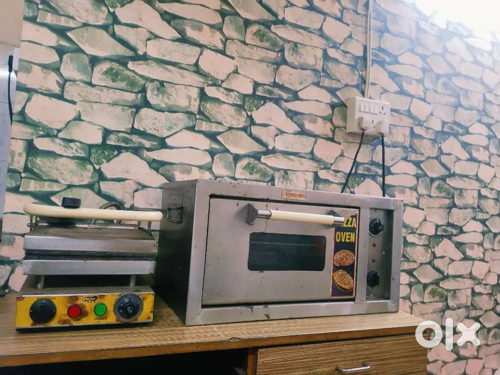 Sandwitch griller, Pizza oven and Wooden table