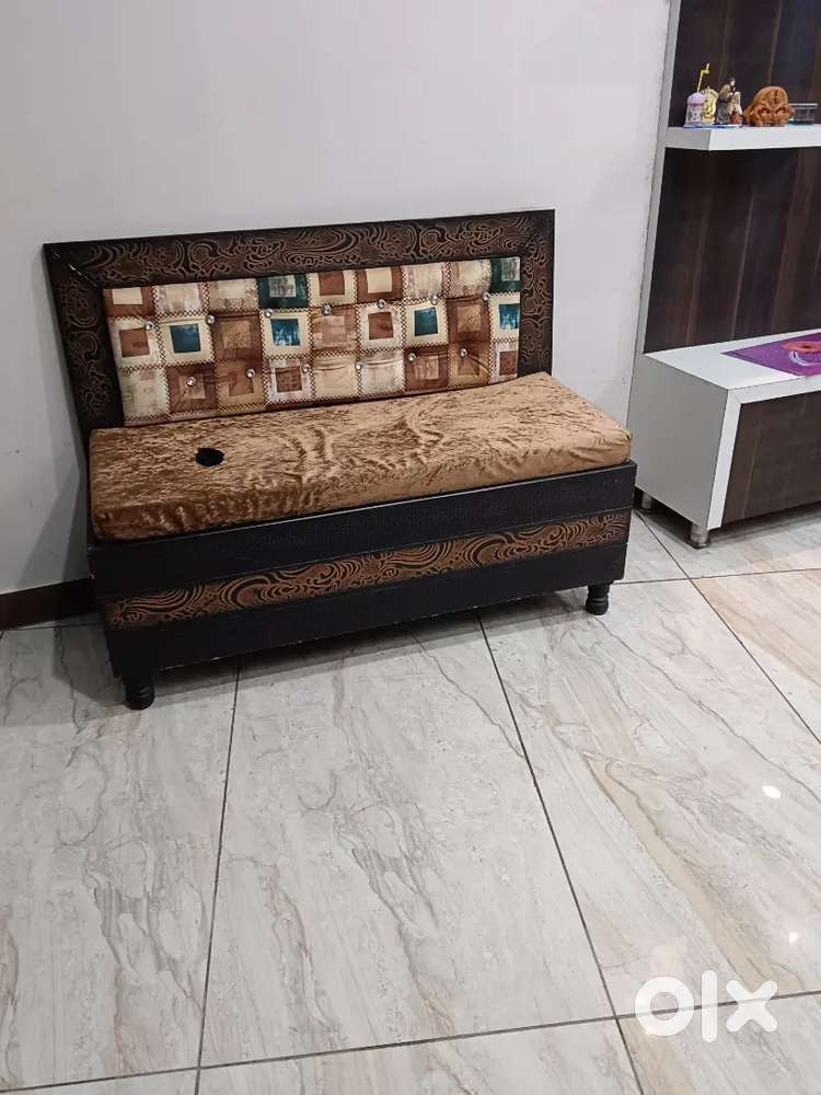 Sofa 5 seater+ 1center table+3 Seater seuaty