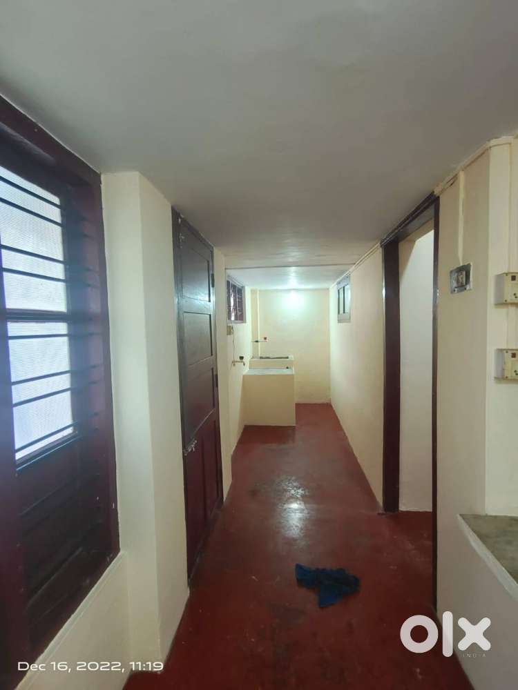 FOR BACHELORS / STUDENTS / OFFICE . 3 BHK INDEPENDENT HOUSE.