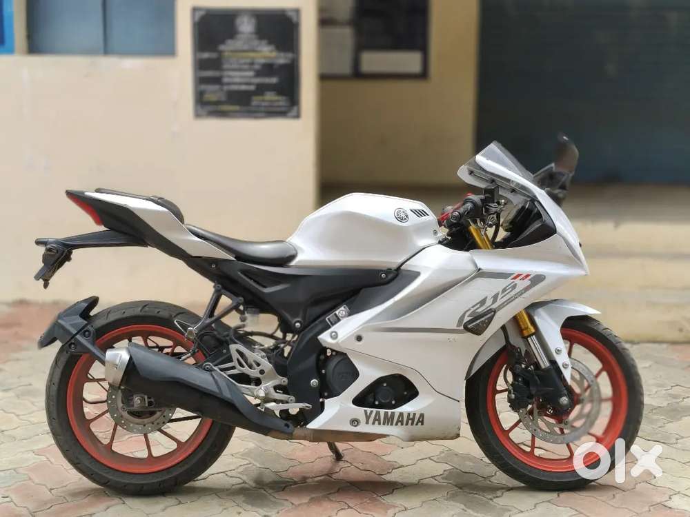 R15 V4 - intensity white