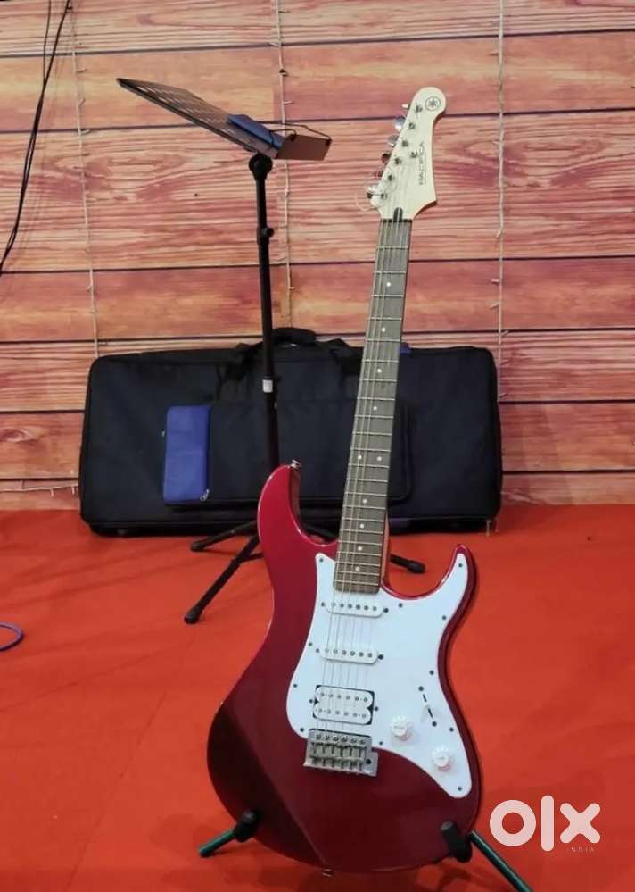 Yamaha Electric Guitar,Excellent condition,Ready to play!!