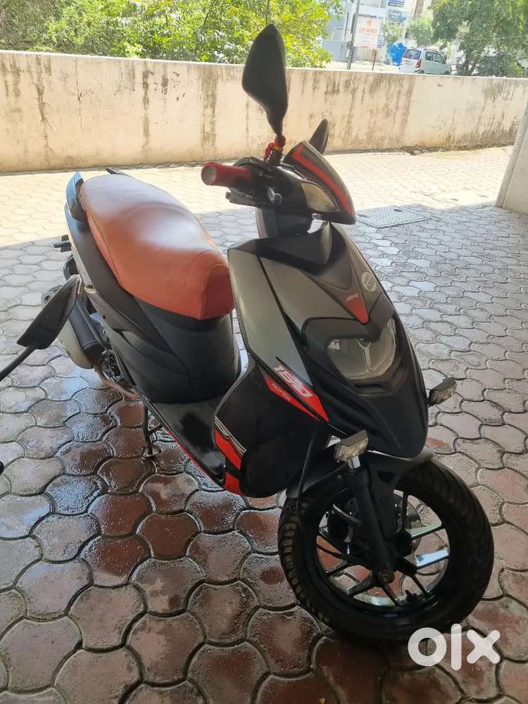 Gently used Aprillia sr 150 by profession Ca