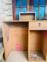 Cash counter table