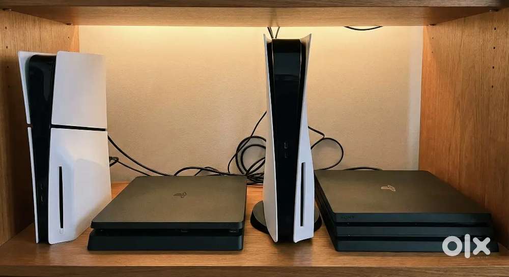 B/27 Play Station 4 And Ps5