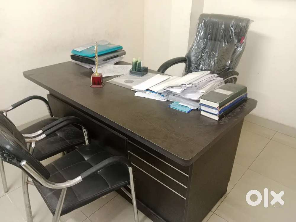Office chairs and office table