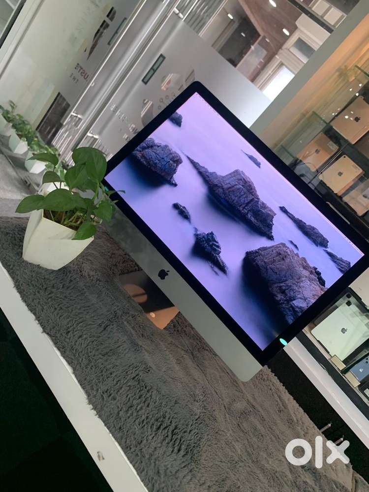 Apple iMac Pro \ 27inch \ 64GB-1TB \ 8Gb graphics \ With Bill\Warranty