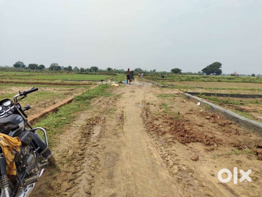 100 गज का प्लाट सिर्फ  8.5 लाख में बिजली पानी हर चीज की सुविधा
