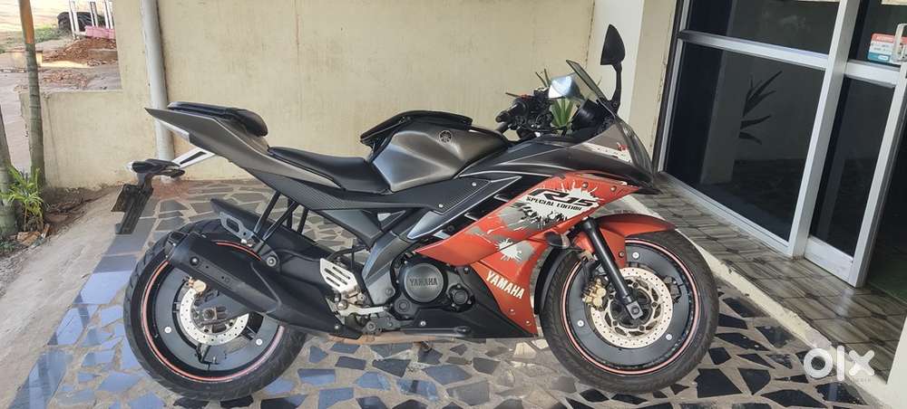 Yamaha R15 V2 BS4