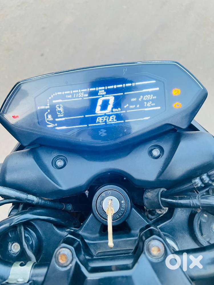 Urgent sale bike bajaj n160 2k24 model 1 year 6 months old all conditi