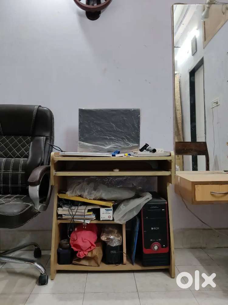 Computer table