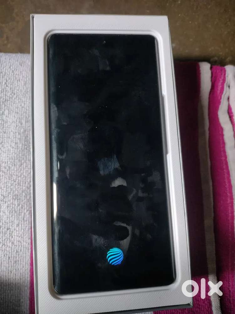 Vivo v29 8GB RAM 256 GB memory