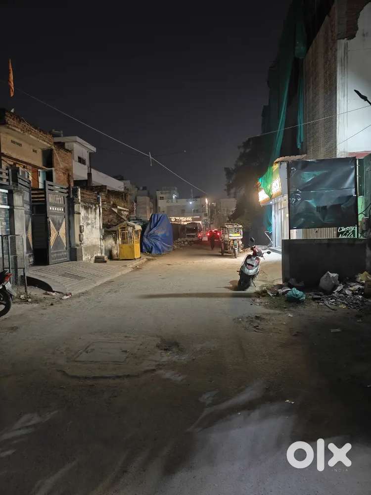 Shop for rent in ravindra puri colony lane no.8