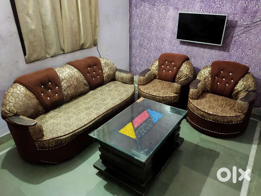 5 Seater Sofa with Center Table @5999
