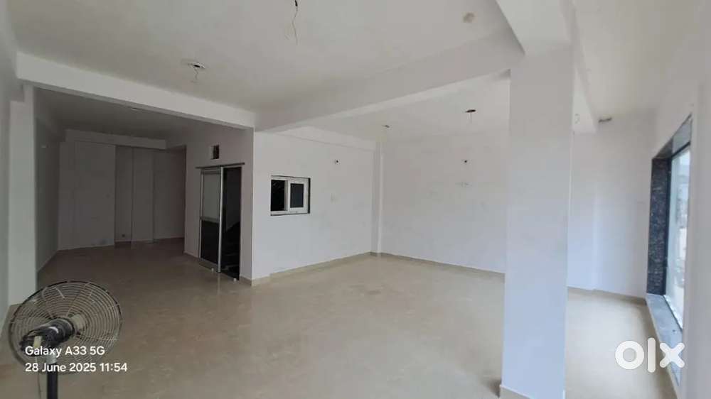 On road ground floor 2400sq ft hall parking