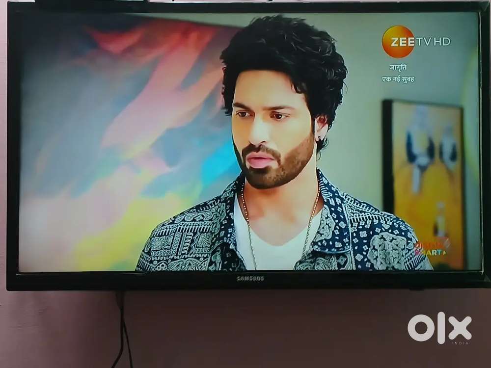 Samsung 32 inch led with remote and table stand only 1 year old