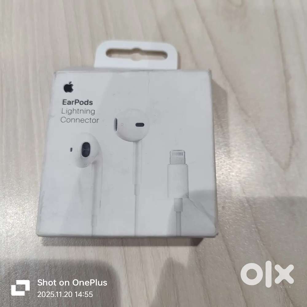 Apple earpods lightning connector