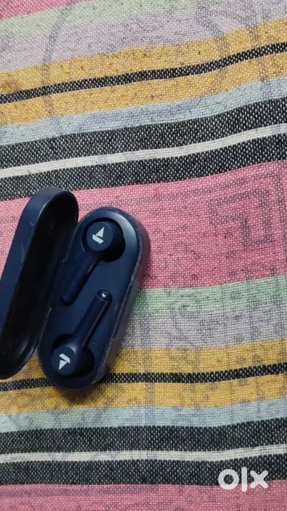 Head phone ( boat company)