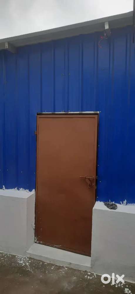 Near Brookfield,First floor, suitable for Godown,or Office space