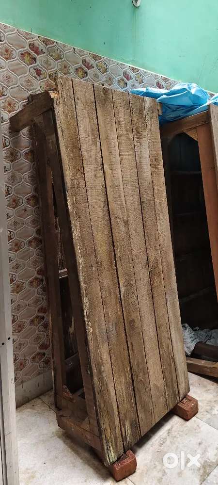 SINGLE BED WOODEN COT (TAKIA)