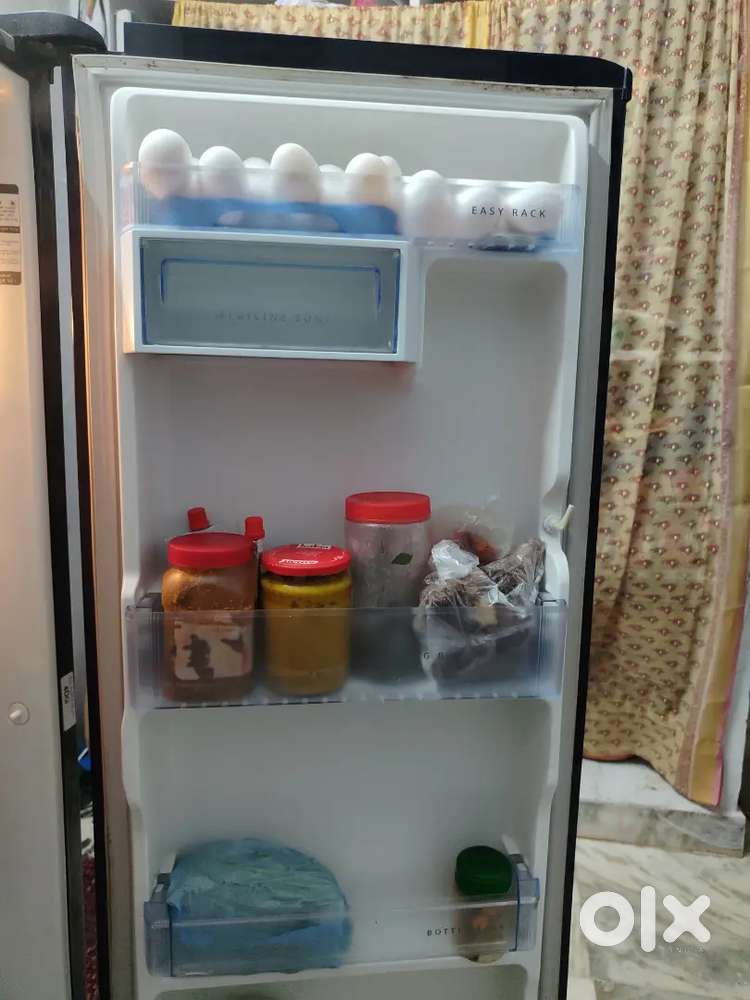 Whirlpool refrigerator 182 litres