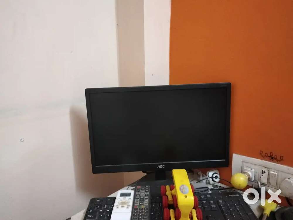 Computer windows 10 with UPS web camera headphone all accessories