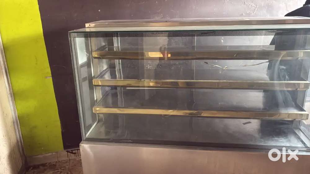 5 ft cooling display for cakes and mithai