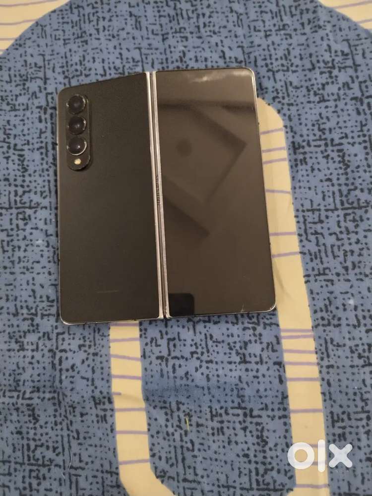 Z fold 4 256gb black colour
