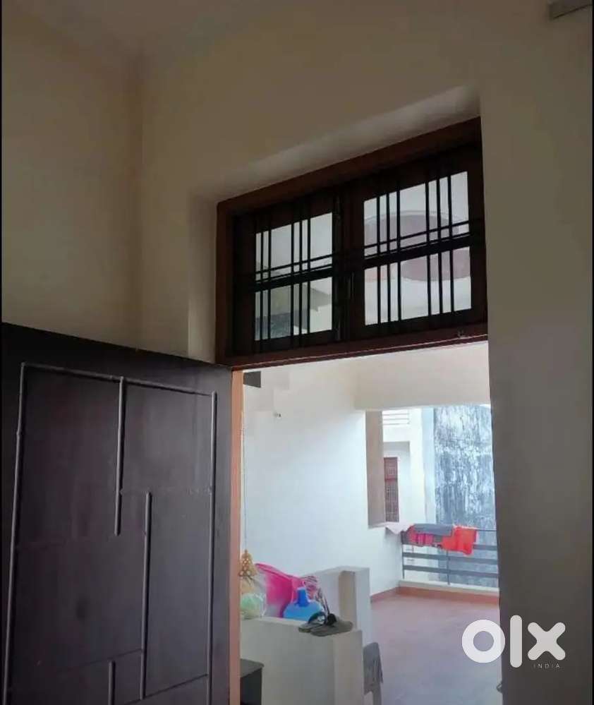 3bhk floor with 3 attach bathroom 1 open kitchen avilable