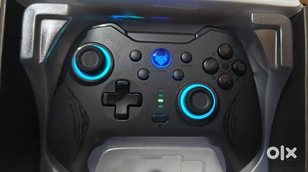 EvoFox Elite X2 Wireless And WiredGaming Controller