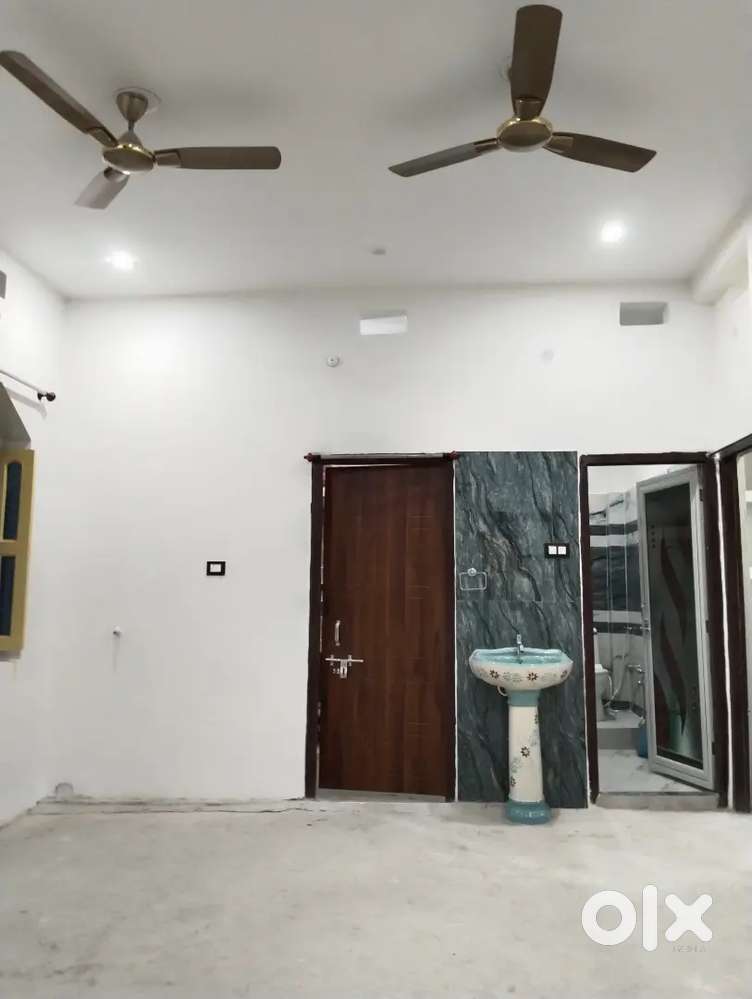 Single big  bed room available