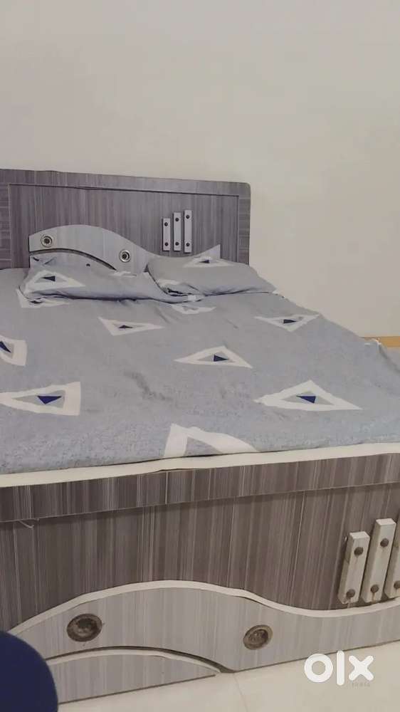 Shering room only for girls.