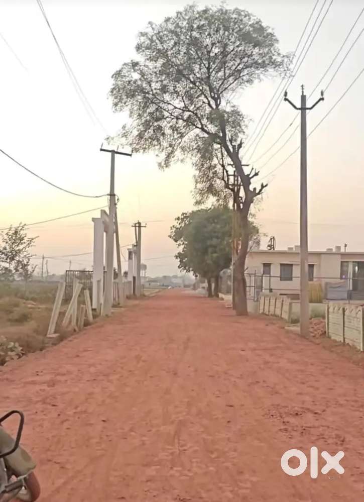 सेंट पीटर्स स्कूल के ठीक सामने कॉर्नर का प्लॉट 30 फीट रोड पर