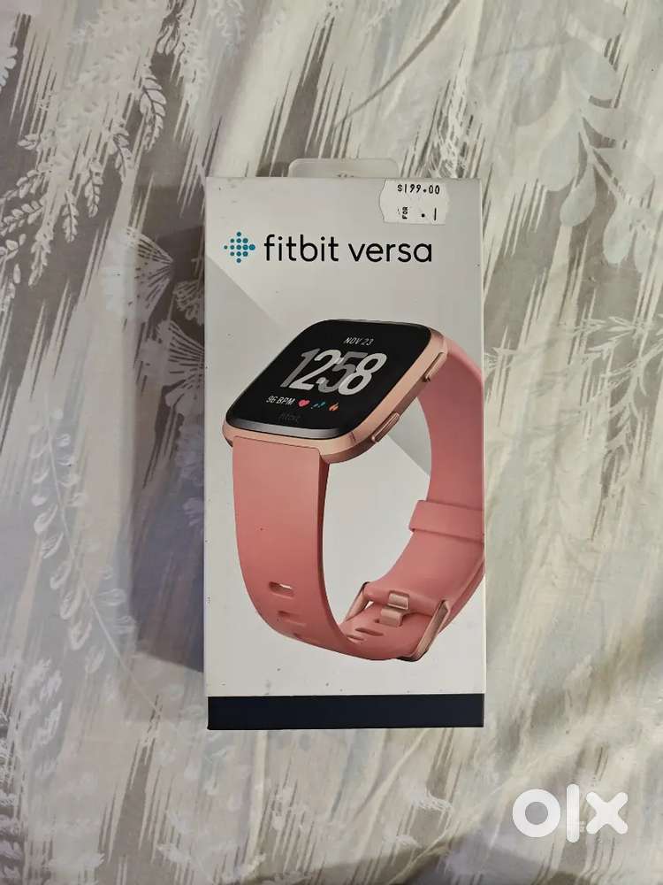 Fit Bit versa 1  proper condition bt calling and many more features