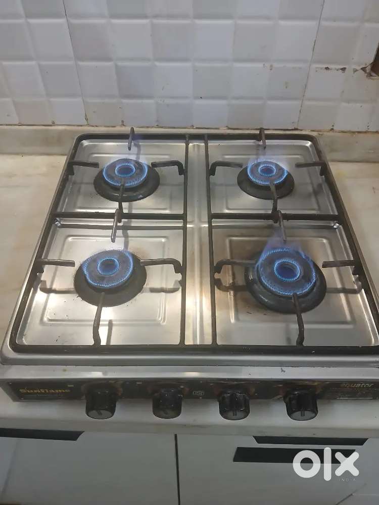 4 BURNER GAS STOVE