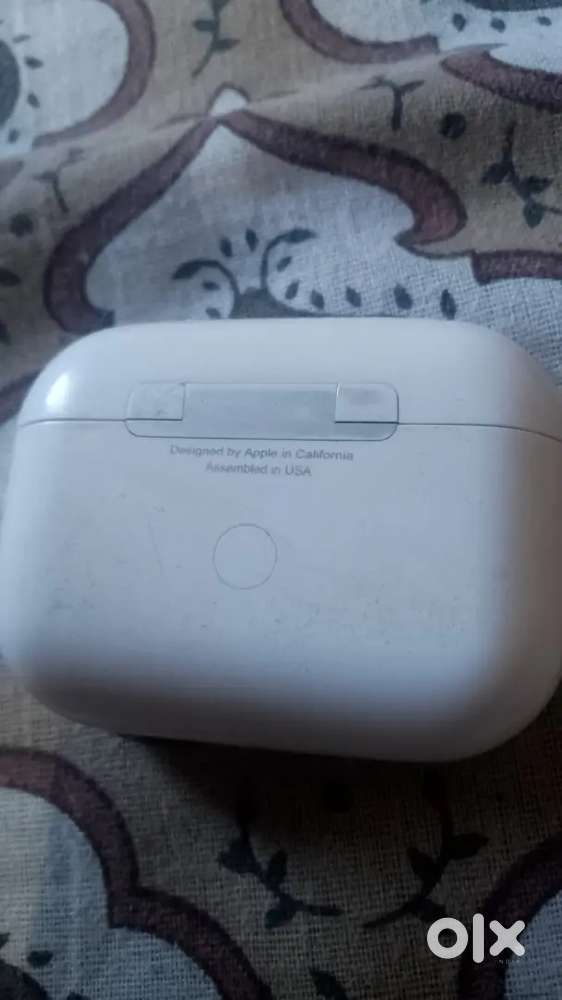 Apple airpods 2 pro 1 year old