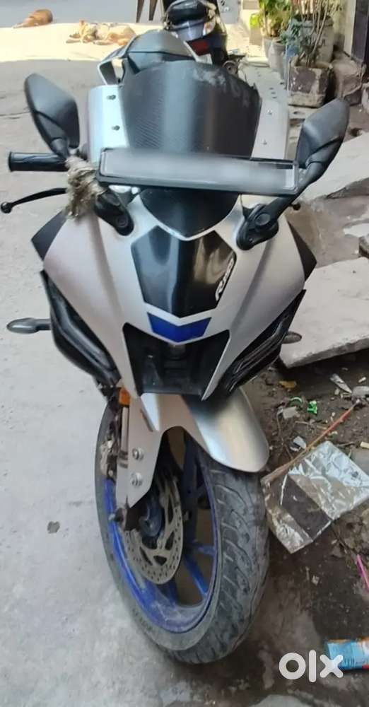 R15 V4 METALIC GRAY, MODEL OCTOBER 2023