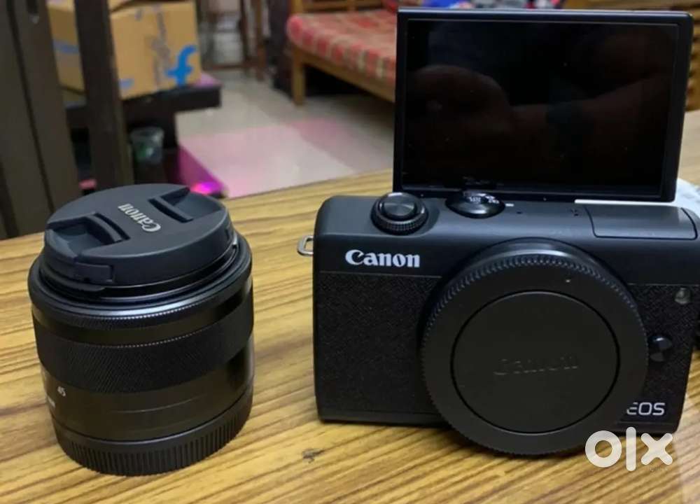 Canon EOS M200 kit with extra lense and connector