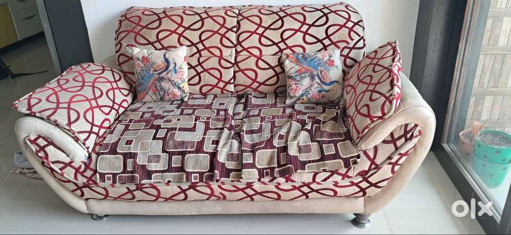 One sofa purchase year 2015 woth good condition, easy to carry