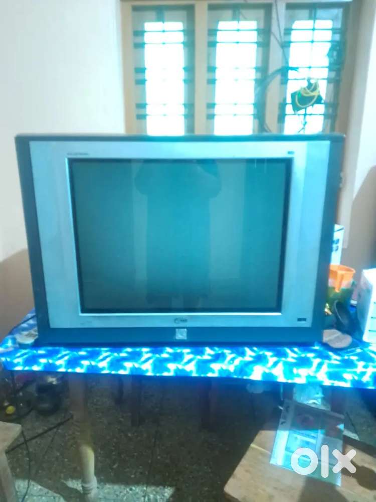 L G CRT TV for Sale – Good Condition!