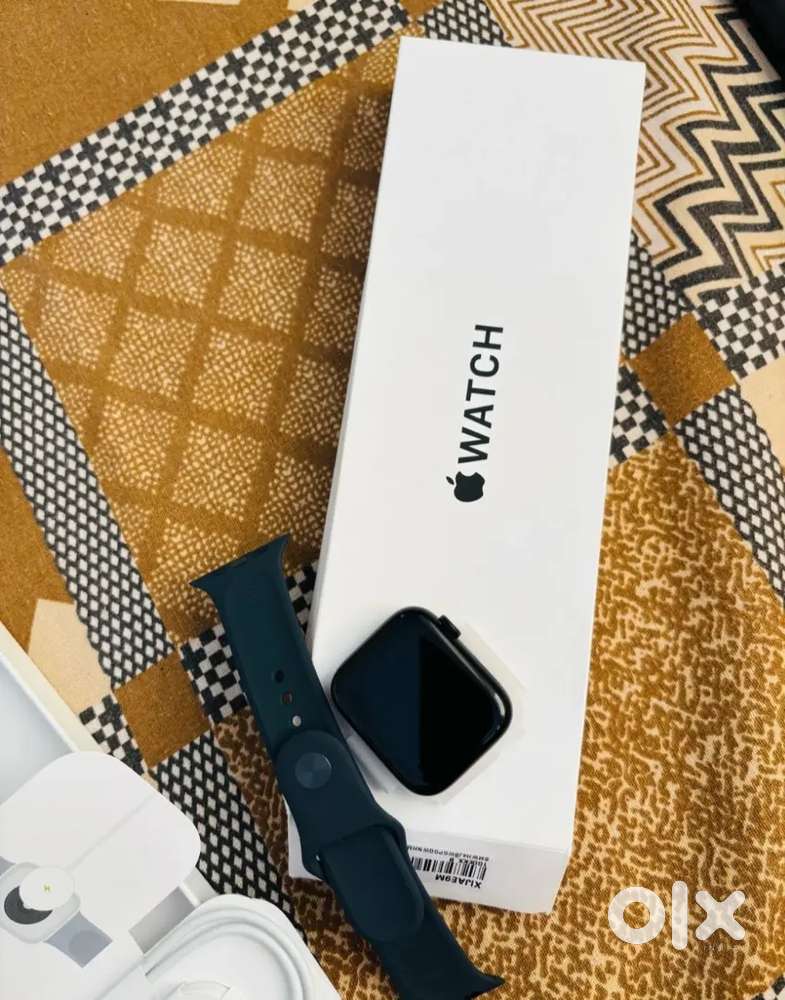Apple watch  SE 2 gps warand new only 1 month use