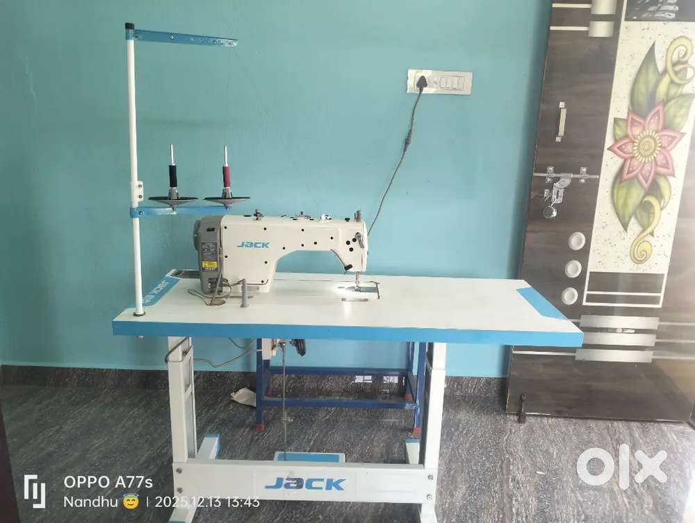 Jack F5 sewing machine